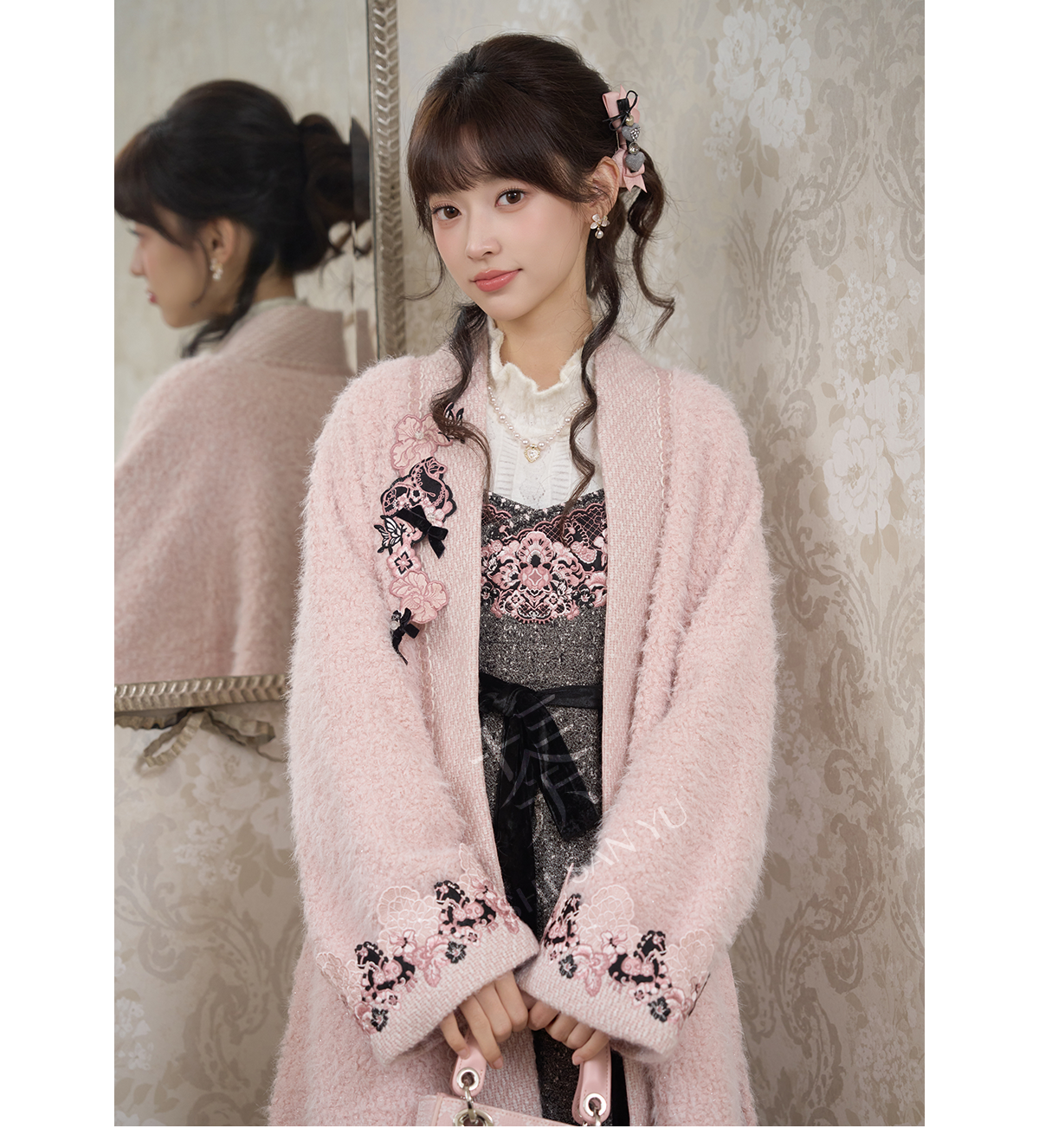 More than thirteen [floral line] pink thickened coat velvet suspender skirt modern HanFuDreams