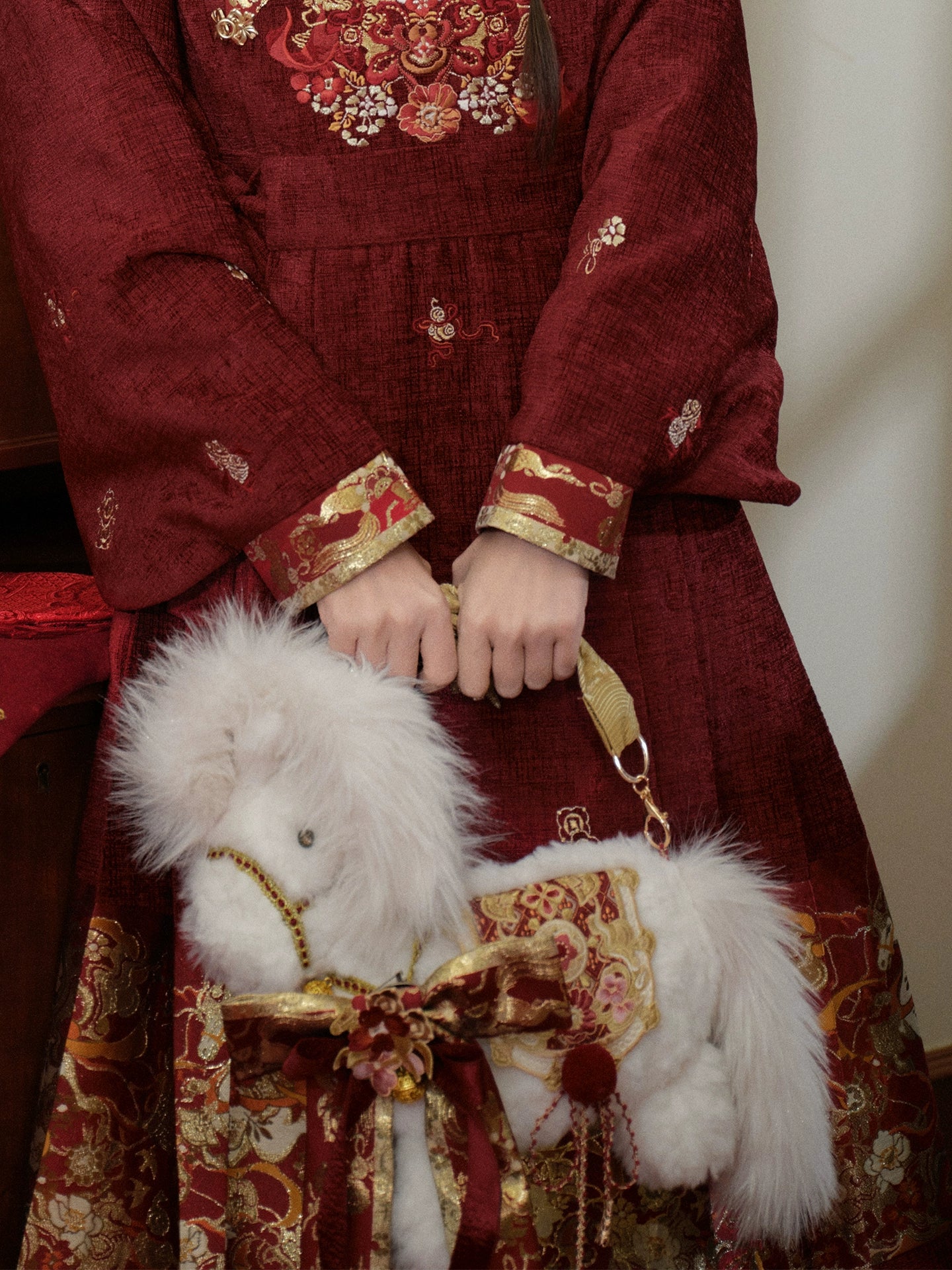 More than thirteen [White Horse Jiayu] Year of the Horse plush embroidered pony messenger bag