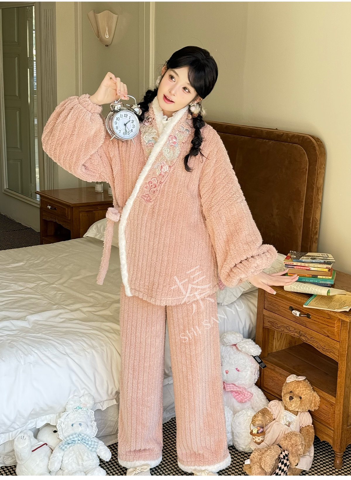 More than thirteen [Guiyun] plush pink pajamas jacket pajama pants modern HanFuDreams