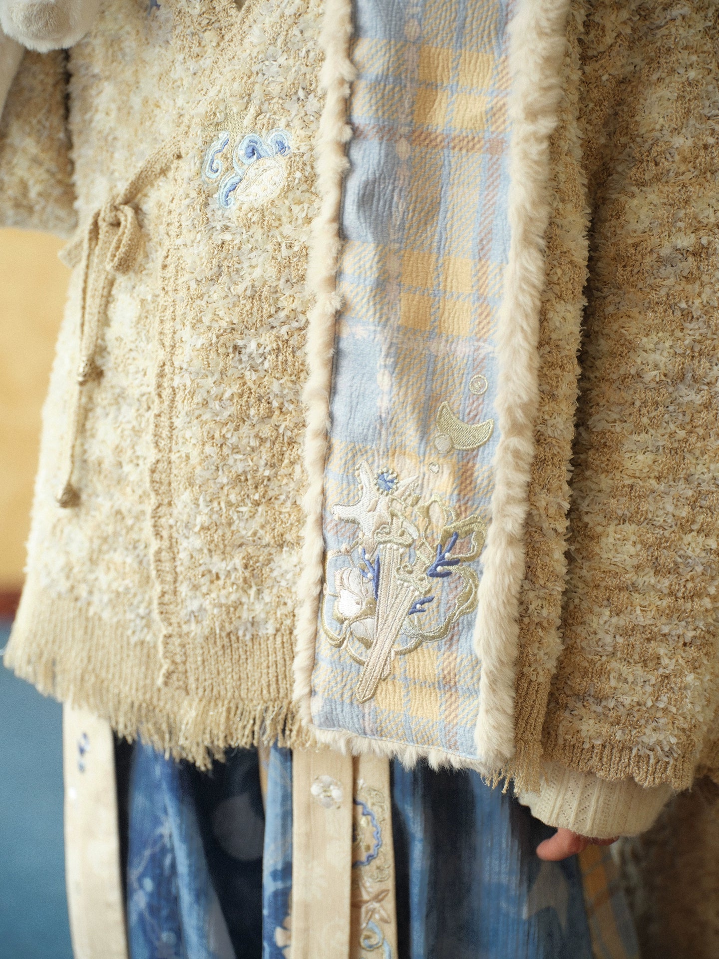 More than thirteen [Moonlight Sword] embroidered knitted jacket bloomers national style set