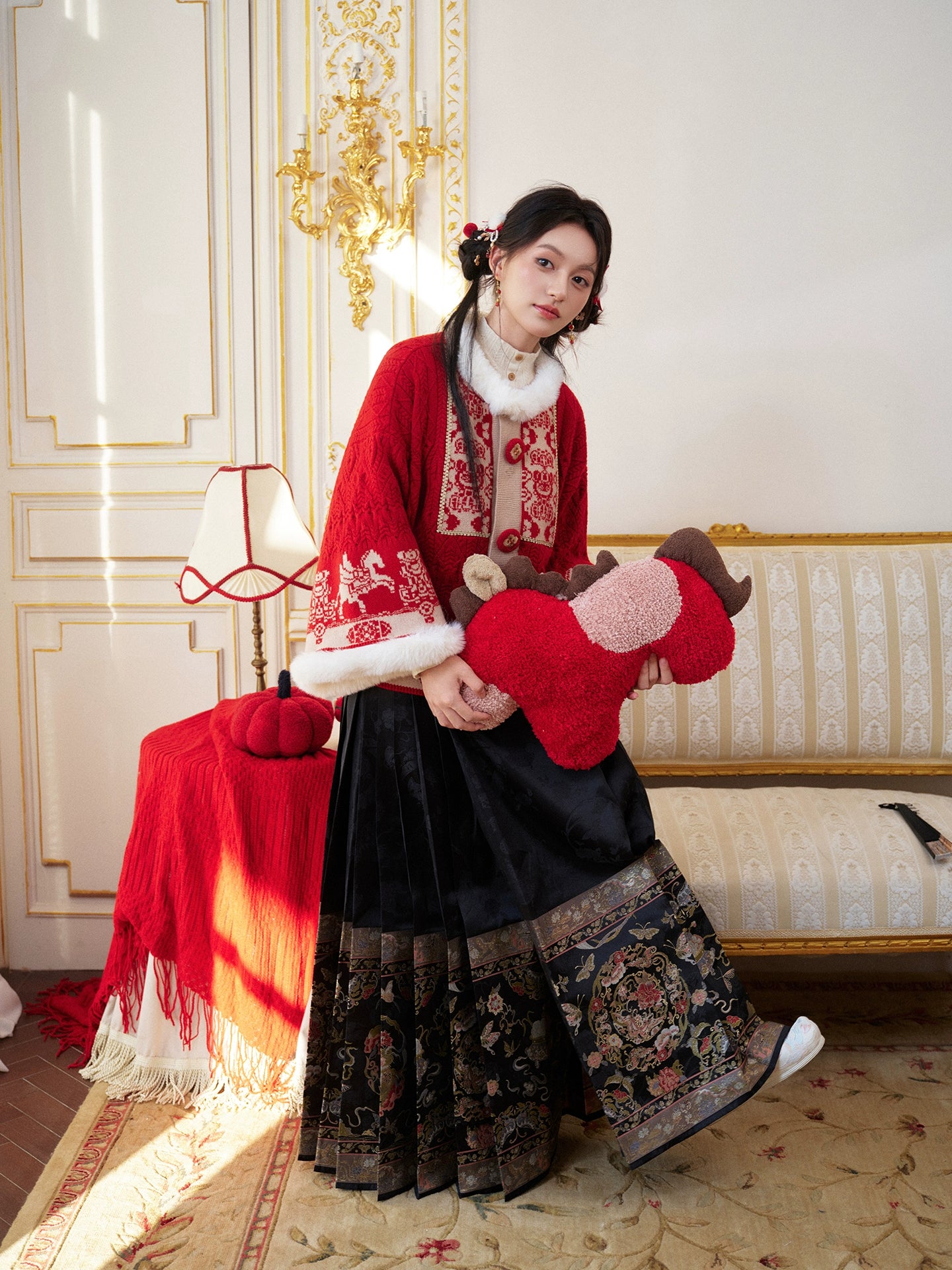 More than thirteen [wing horse] red coat New Year's dress