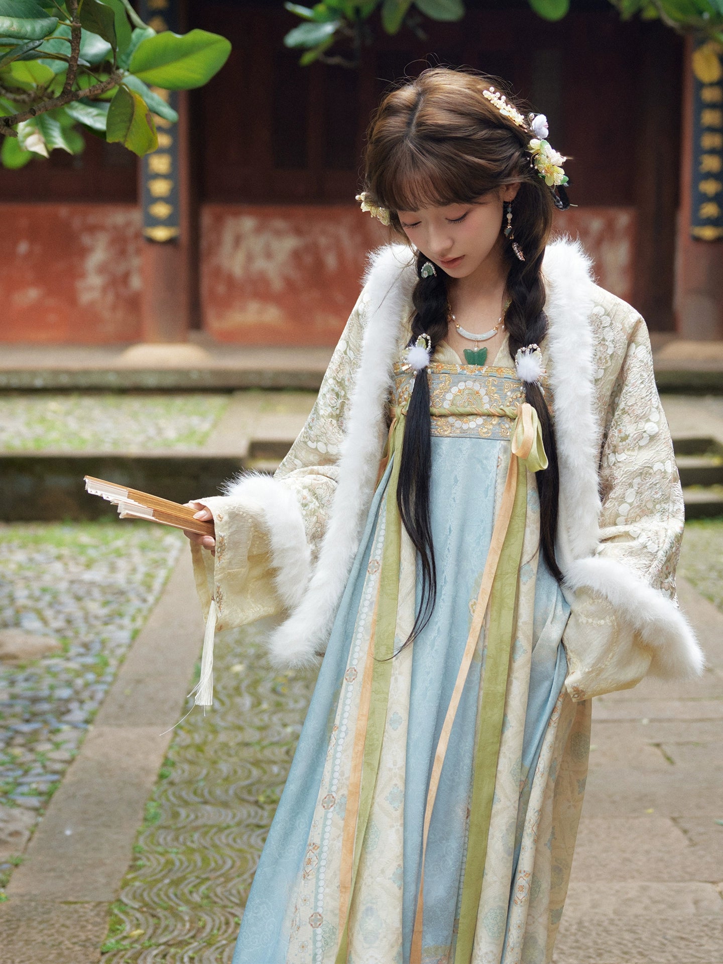 More than thirteen [streams and raccoons] in a jacket and chest-length skirt Tang-made Hanfu tang HanFuDreams