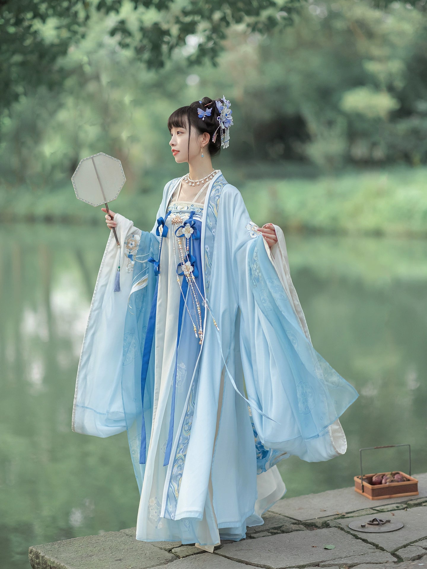 More than thirteen [Changshengle] woven gold embroidered large-sleeved Hanfu women's silk