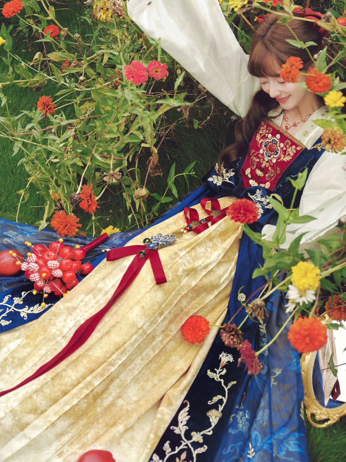 More than thirteen [Banquet of Red Apples] red and blue embroidered ribbon accessories