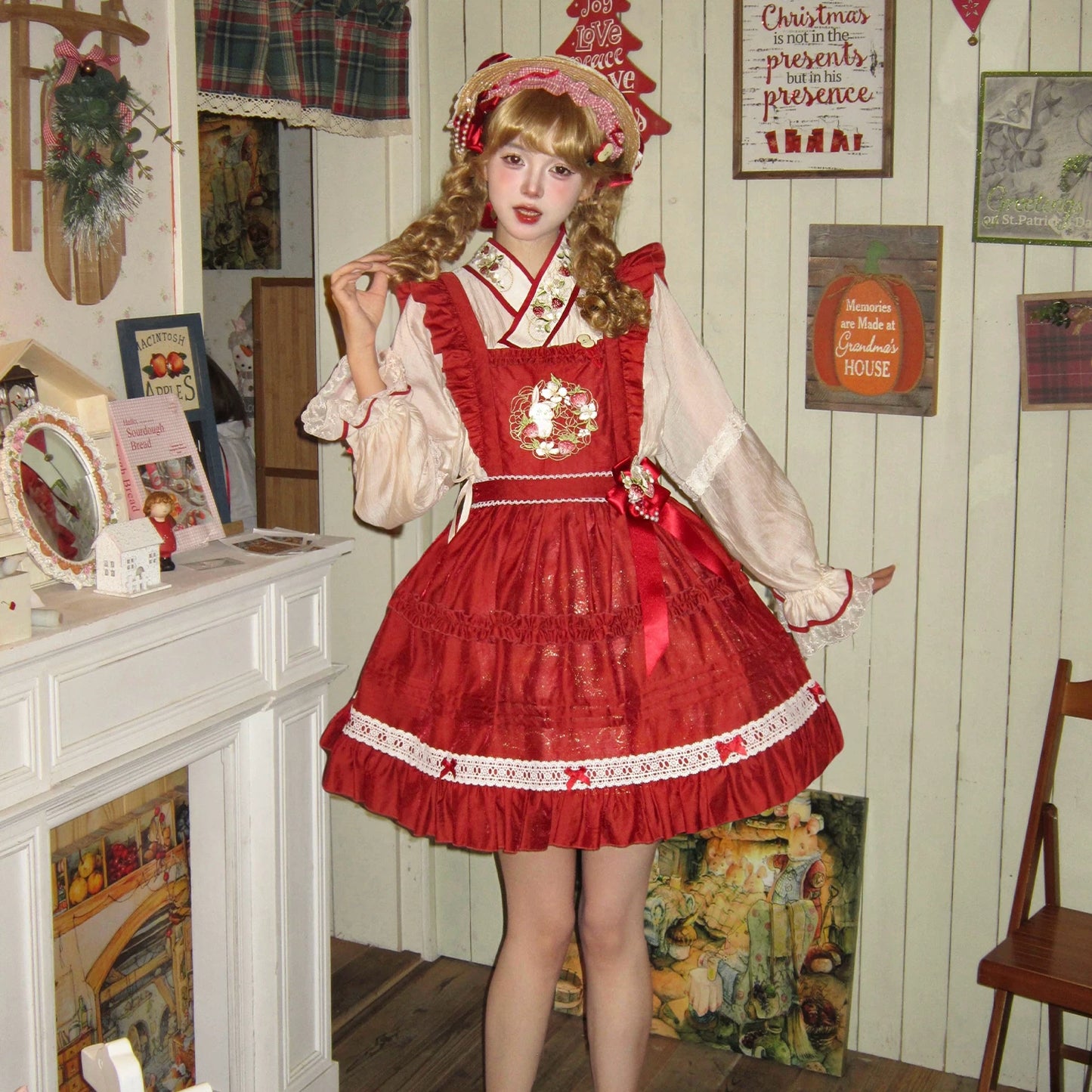 Flower Fairy Story [Berry Rabbit] Cross-necked Pipa Sleeve Weaving Gold Horse Face Dress Ming ming HanFuDreams Strawberry skirt [2 sizes with a pair of accessories] M