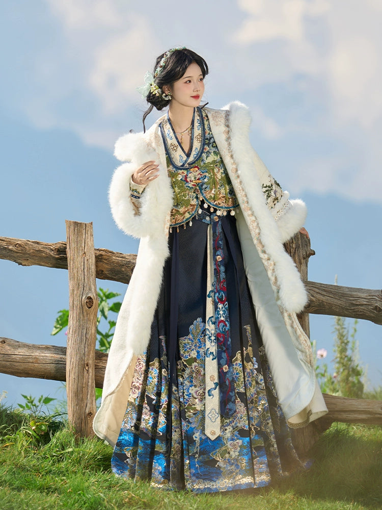 More Than Thirteen [Snake Marsh Ghost City] horse dress ming HanFuDreams