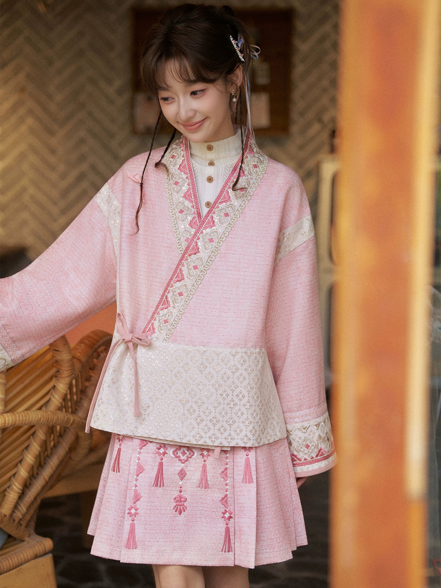 More than thirteen [Yingluo knot] woven gold coat short horse skirt national style suit modern HanFuDreams