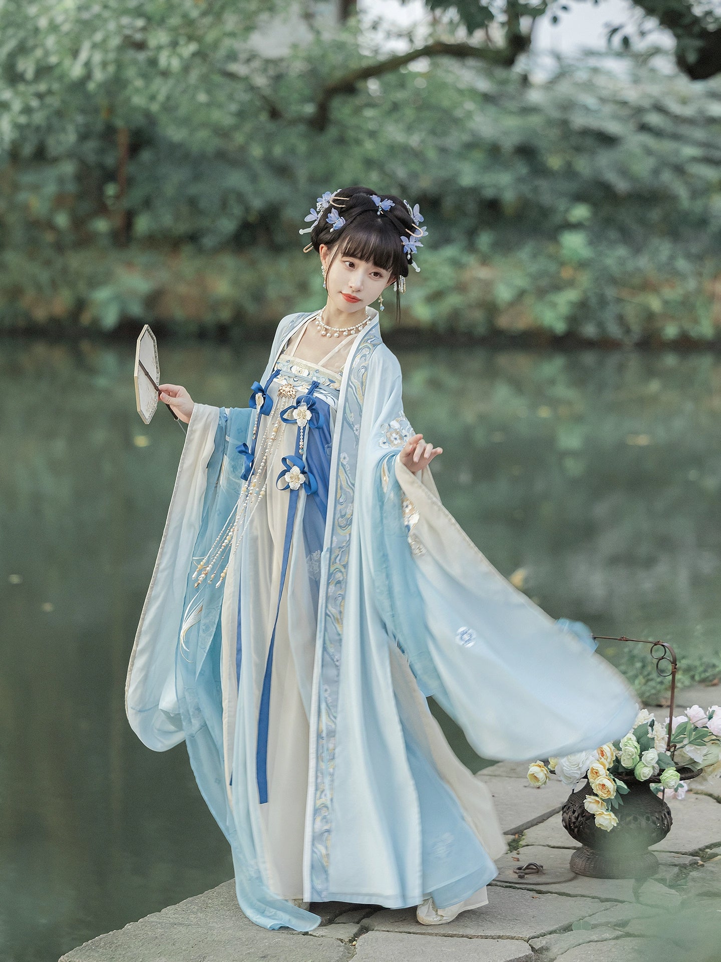More than thirteen [Changshengle] woven gold embroidered large-sleeved Hanfu women's silk