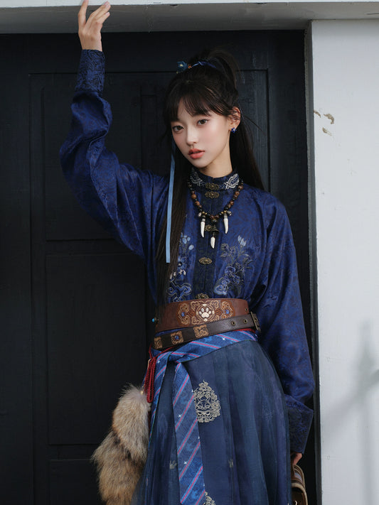 More than thirteen [returning at night] jacquard stand-up collar pair of embroidered shirts