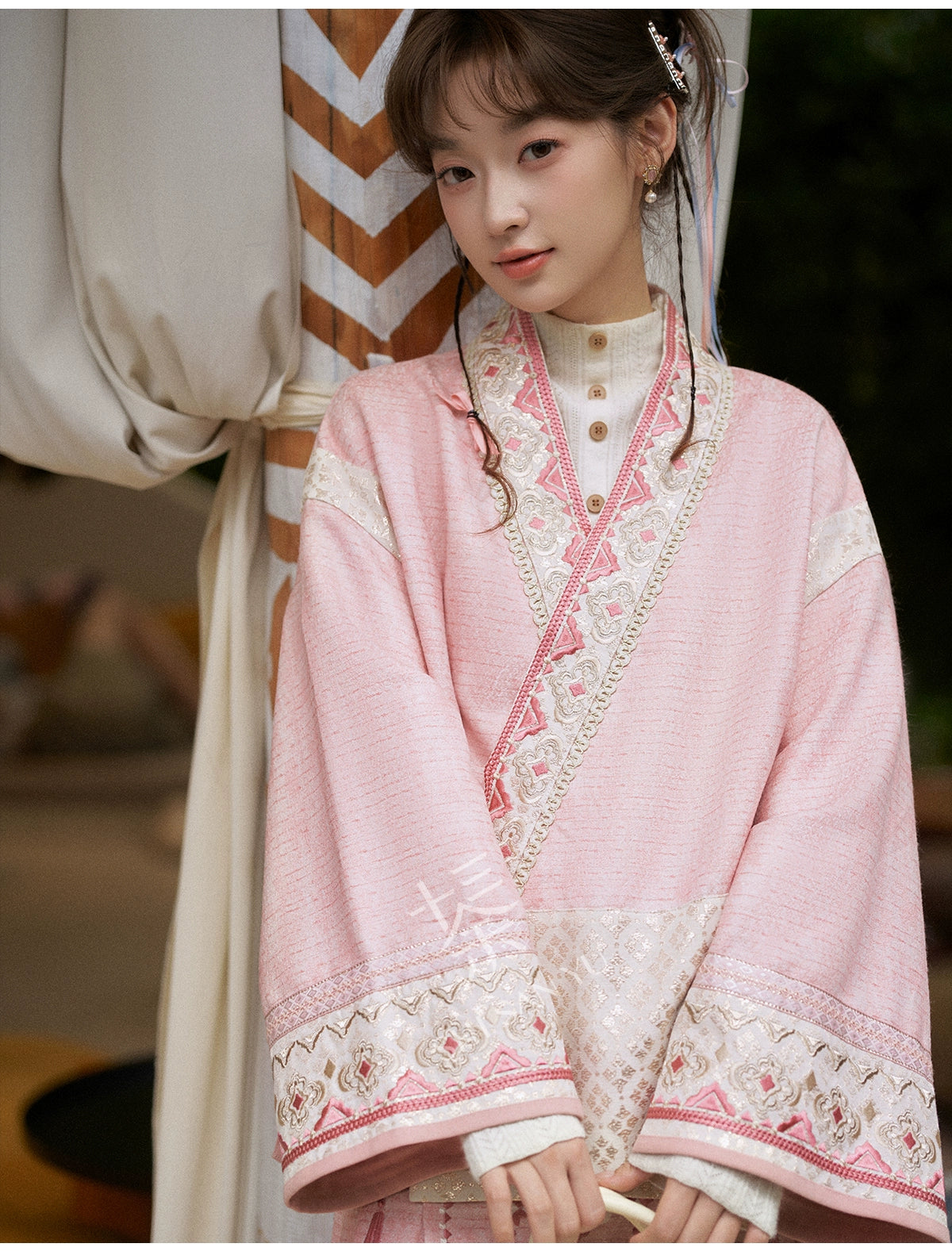 More than thirteen [Yingluo knot] woven gold coat short horse skirt national style suit modern HanFuDreams