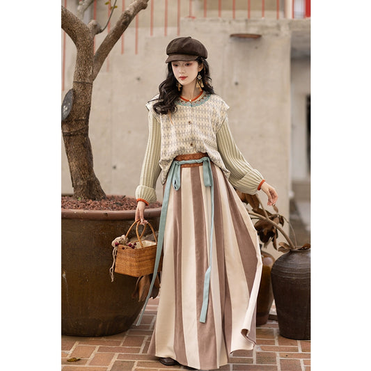 Tang-style Cloak with Round Collar and 24-Panel Ripped Skirt Hanfu